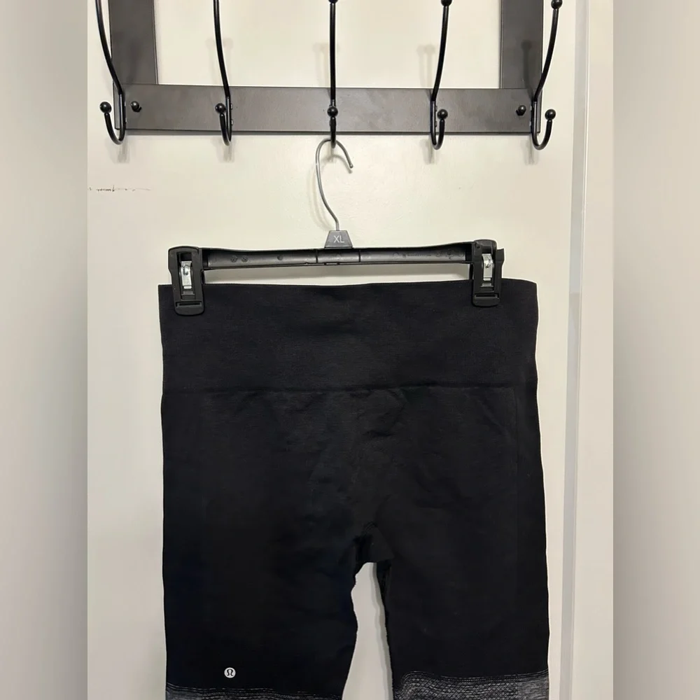 Like New Lululemon Seamlessly Street Crop